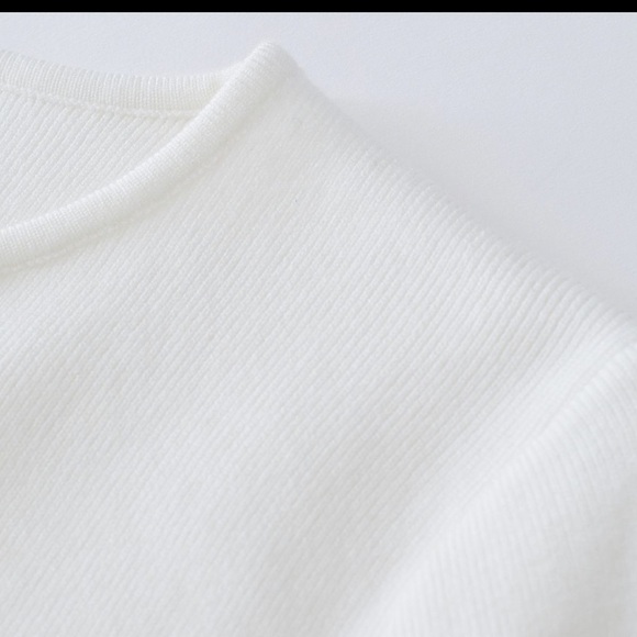 HIGH SLIT LONG SLEEVE PLEATED KNIT SWEATER AND SKIRT MATCHING SET - MILKY WHITE. - Picture 9 of 16